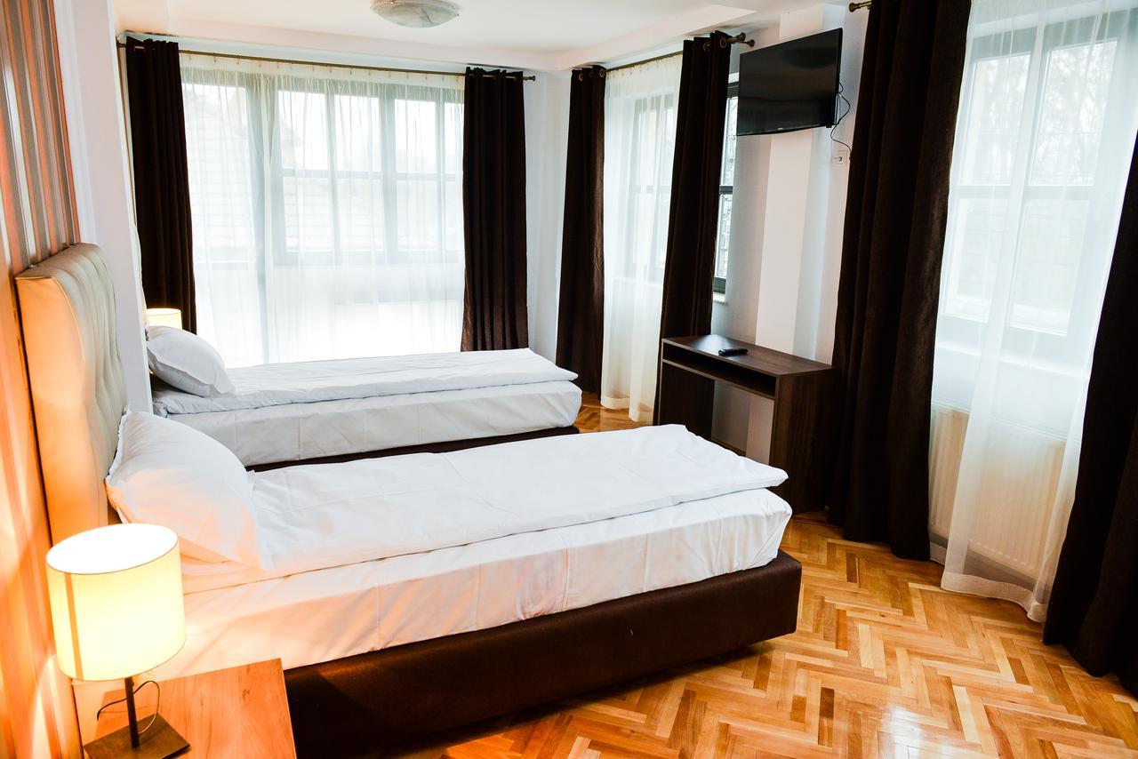Park House Otel Dej Dış mekan fotoğraf