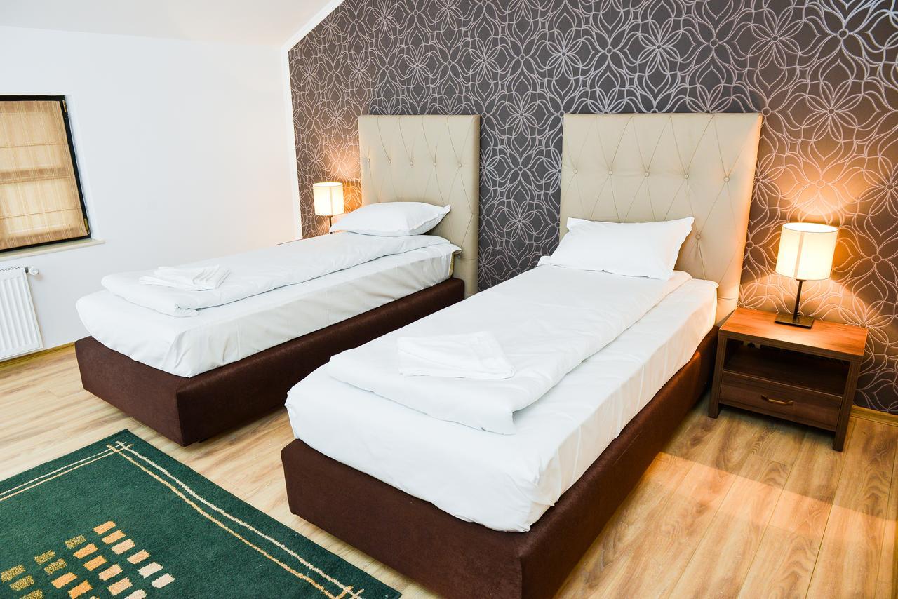 Park House Otel Dej Dış mekan fotoğraf