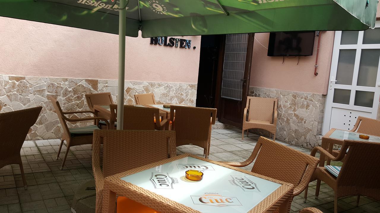 Park House Otel Dej Dış mekan fotoğraf