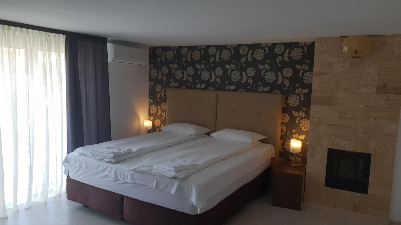Park House Otel Dej Dış mekan fotoğraf